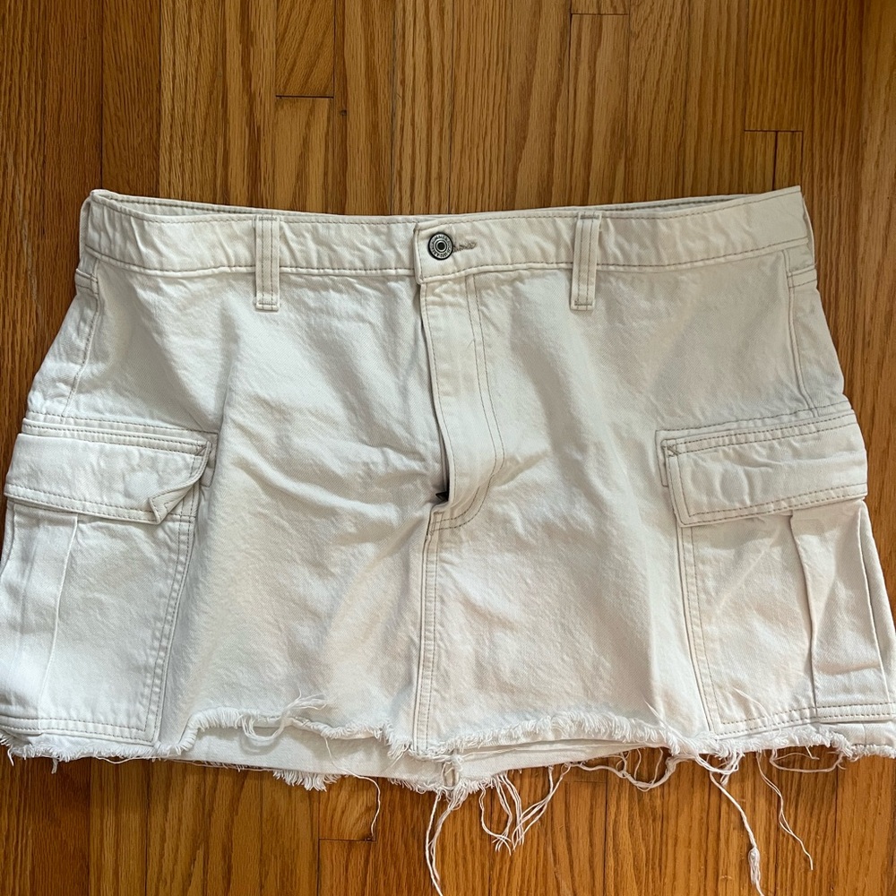 Abercrombie & Fitch Cream Cargo Shorts